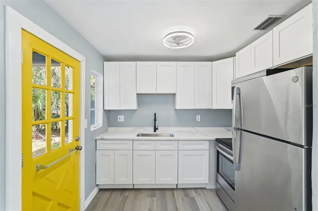 201 83rd Avenue N St Petersburg FL 33702
