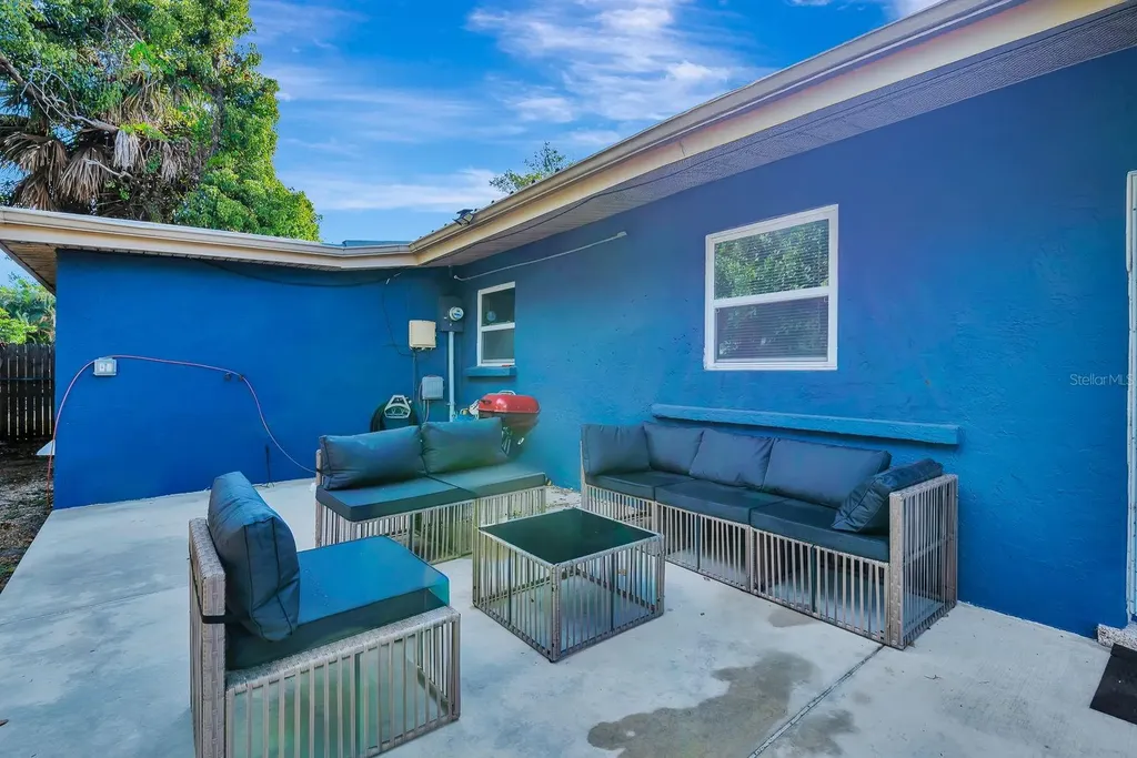 2127 Lee Lane Sarasota FL 34231