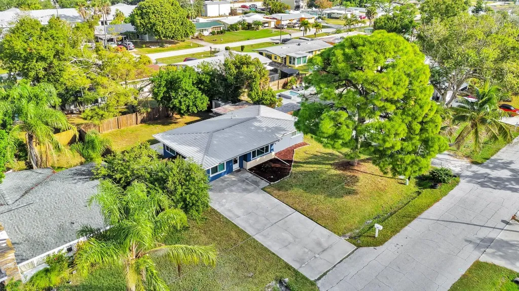 2127 Lee Lane Sarasota FL 34231