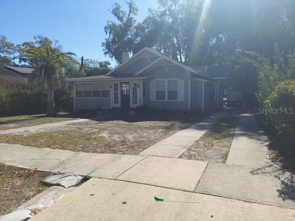616 W Howry Avenue Deland FL 32720