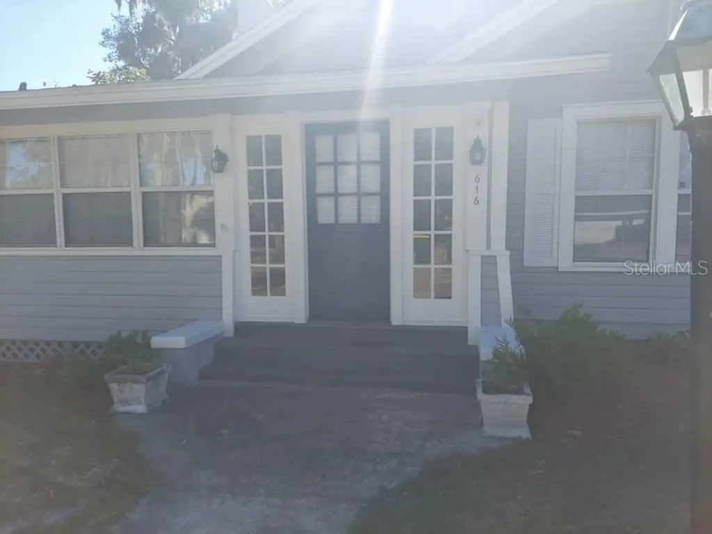 616 W Howry Avenue Deland FL 32720