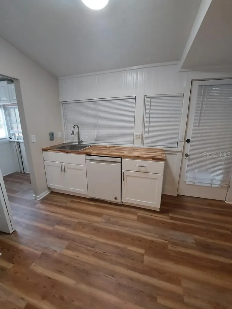 616 W Howry Avenue Deland FL 32720
