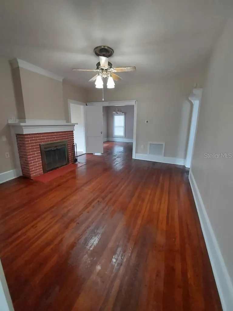 616 W Howry Avenue Deland FL 32720