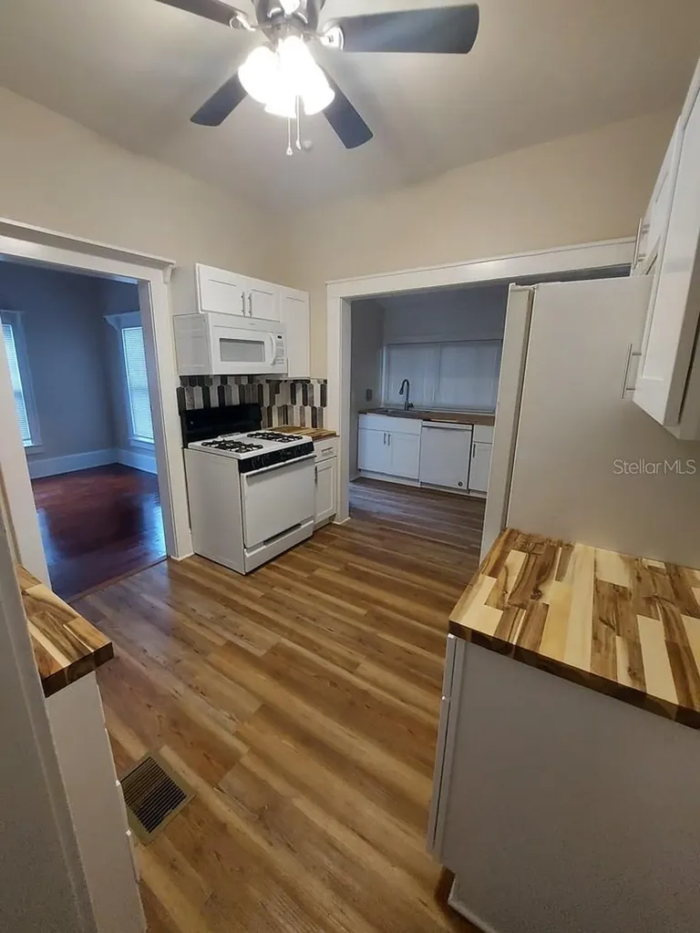 616 W Howry Avenue Deland FL 32720