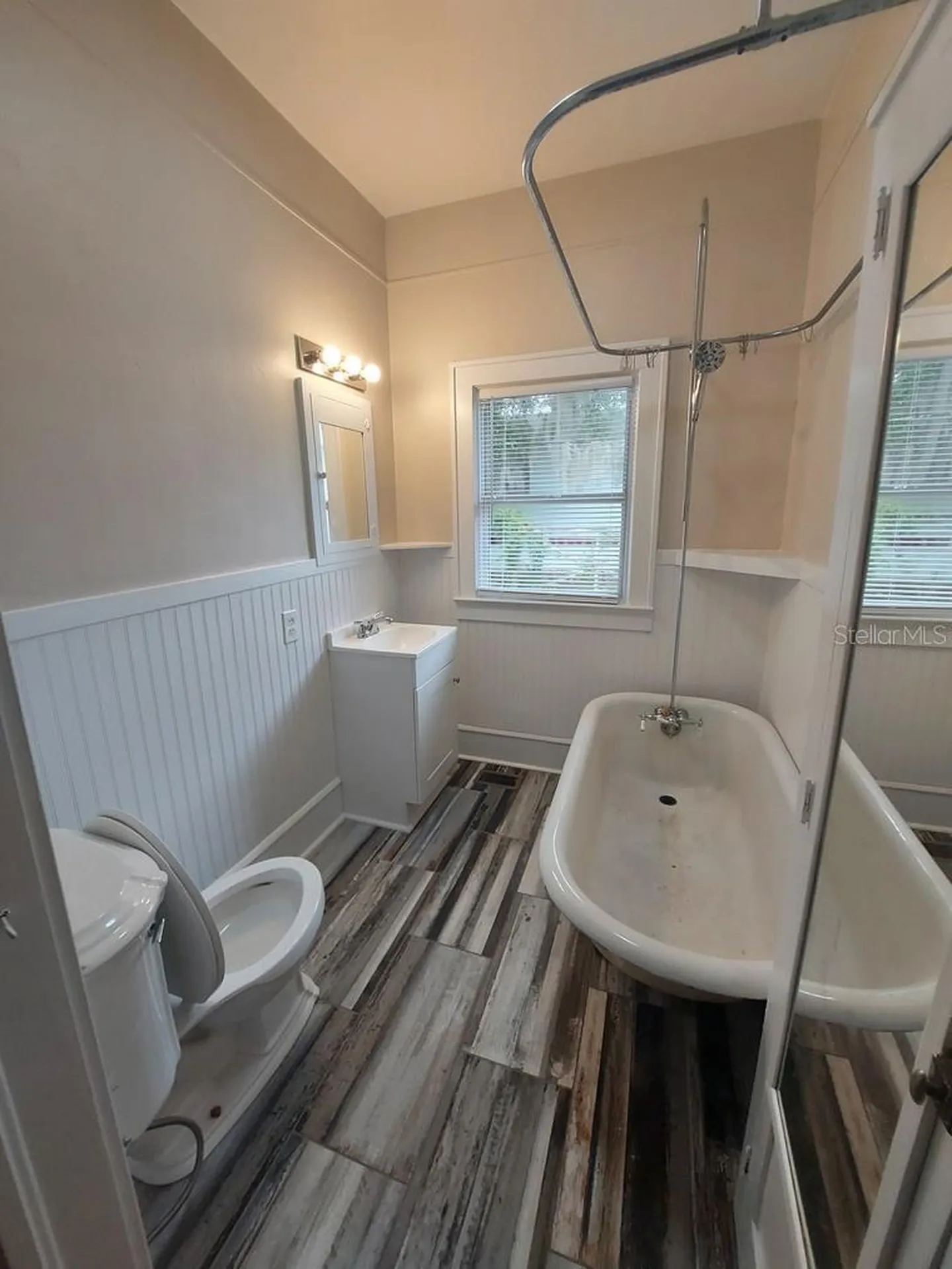 616 W Howry Avenue Deland FL 32720