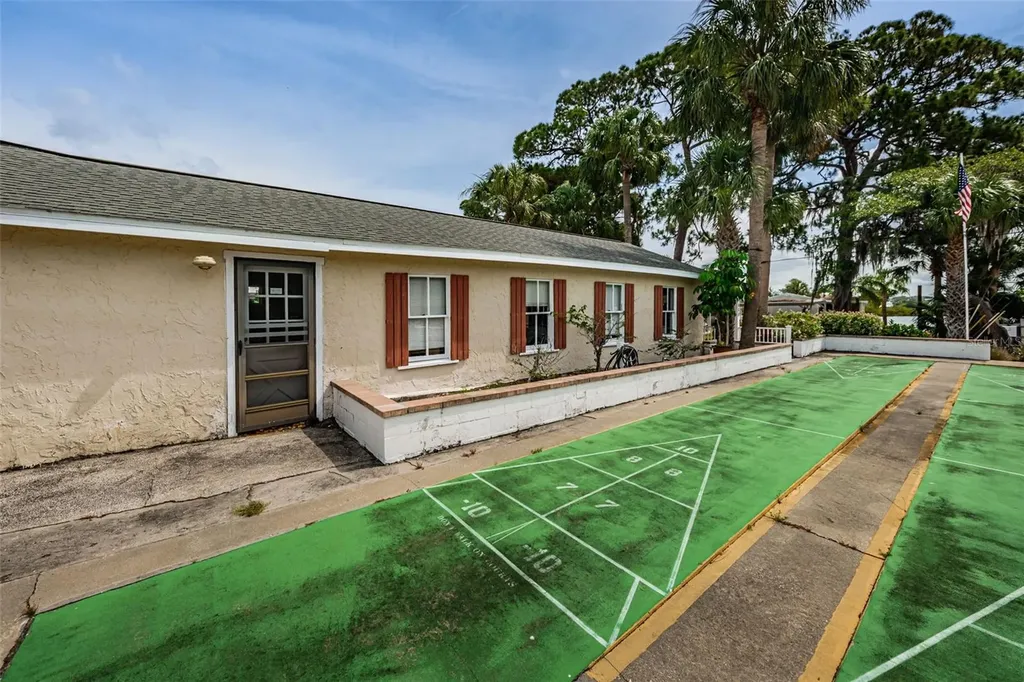 800 Chesapeake Drive Tarpon Springs FL 34689