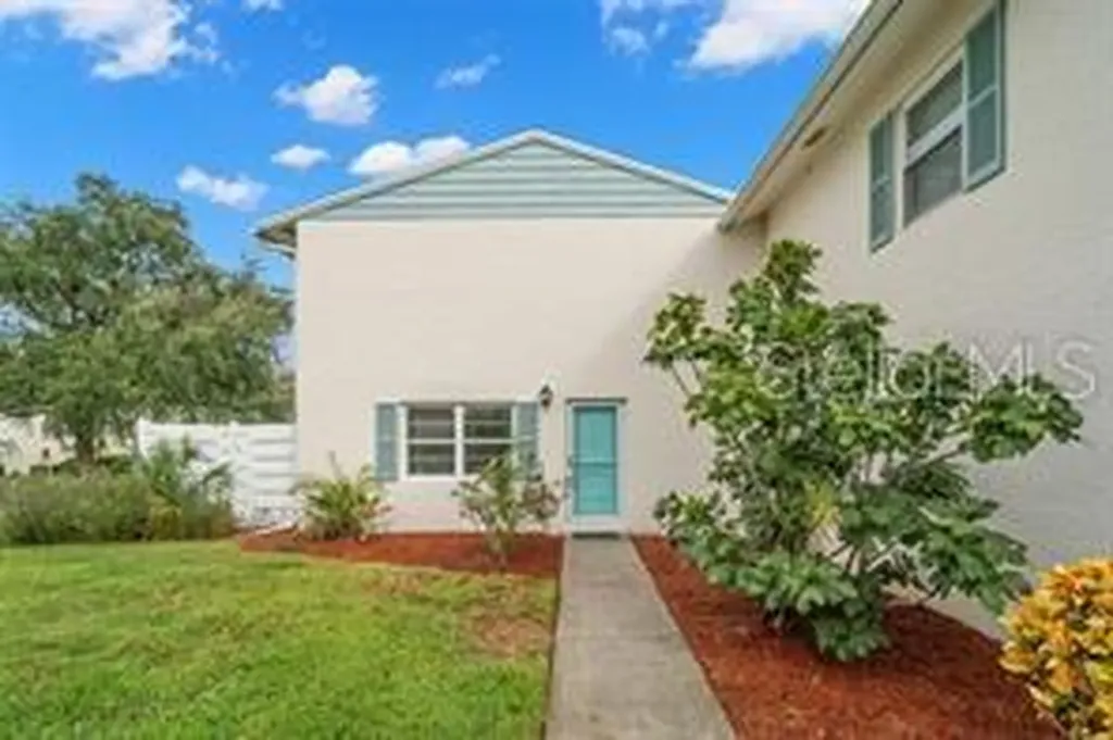 3247 38th Way S St Petersburg FL 33711