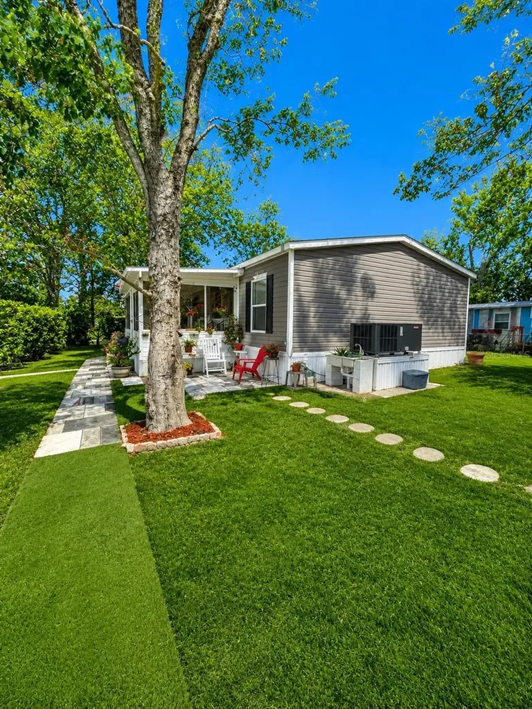 1111 Avenue G Ormond Beach FL 32174