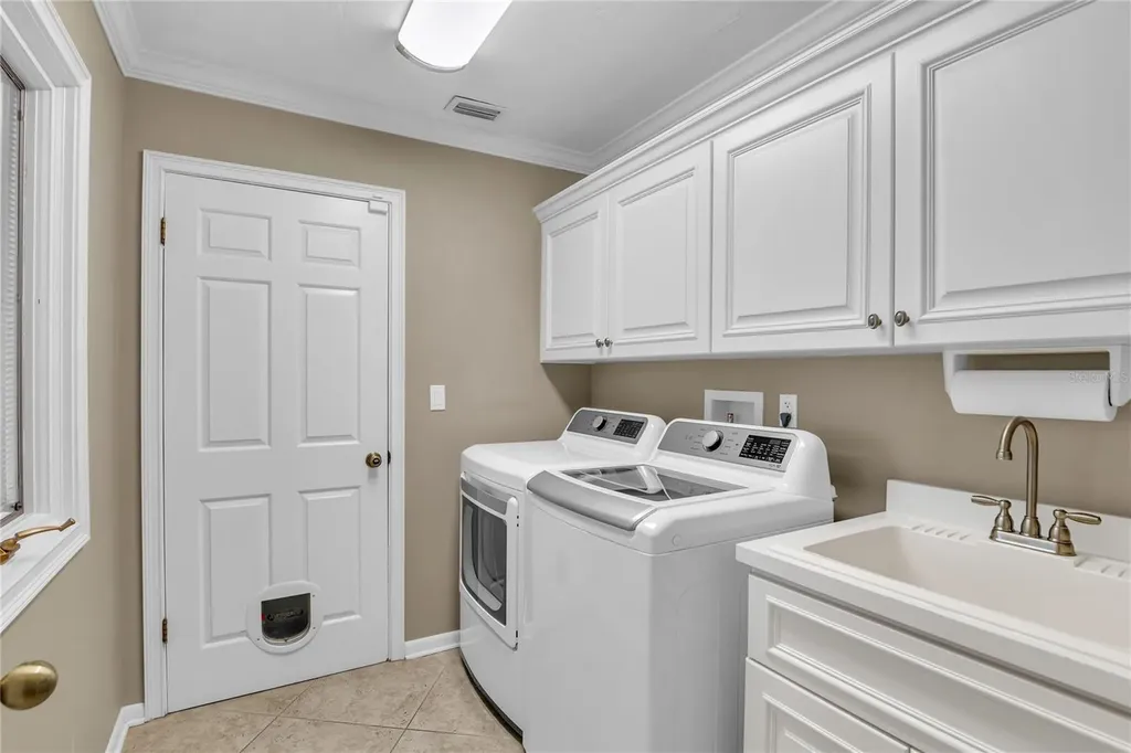 104 Acacia Point Yalaha FL 34797