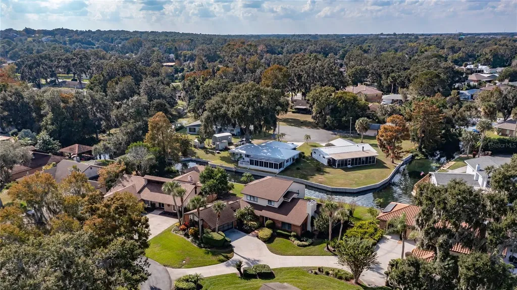 104 Acacia Point Yalaha FL 34797