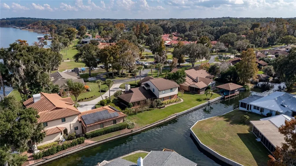 104 Acacia Point Yalaha FL 34797