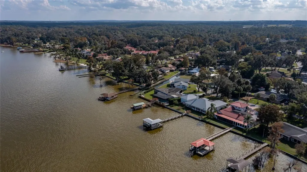 104 Acacia Point Yalaha FL 34797