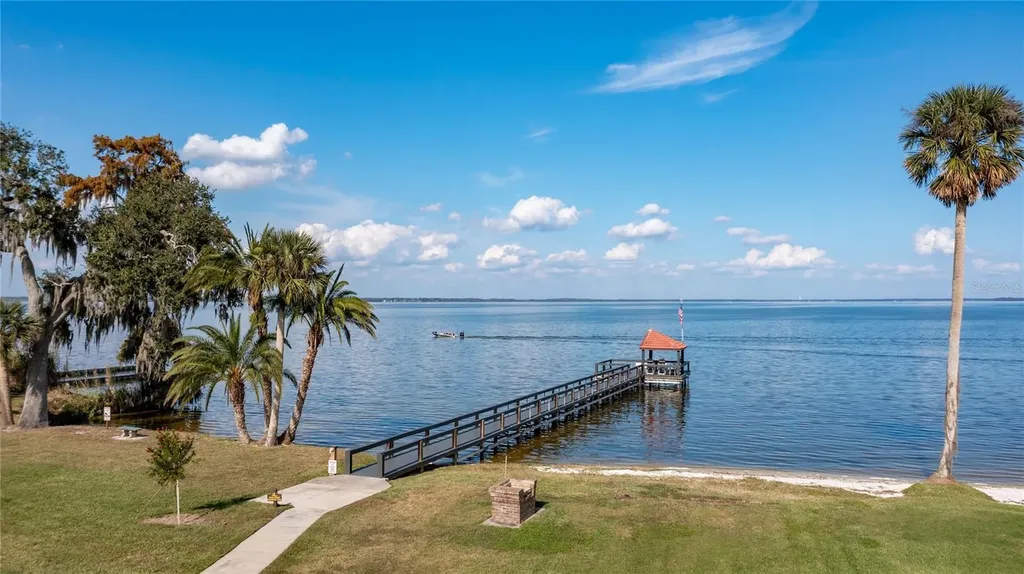 104 Acacia Point Yalaha FL 34797