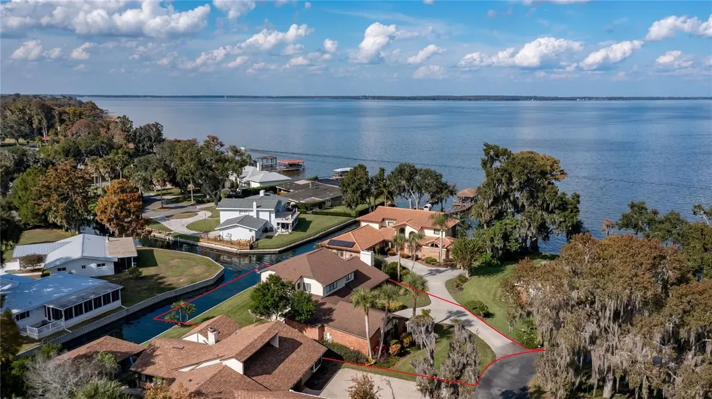 104 Acacia Point Yalaha FL 34797