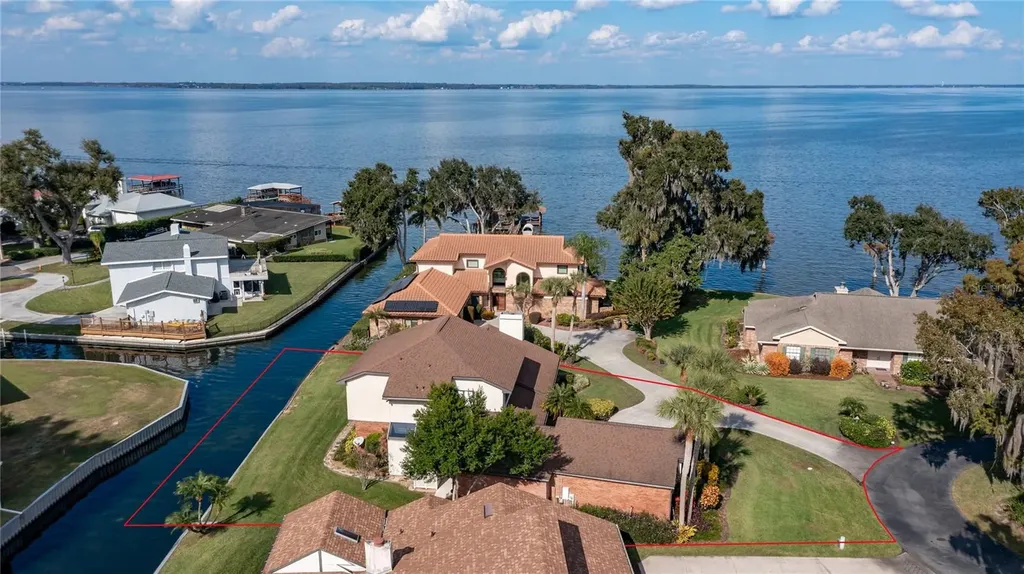 104 Acacia Point Yalaha FL 34797