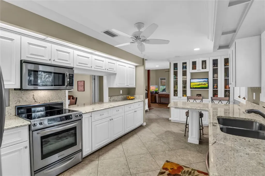 104 Acacia Point Yalaha FL 34797