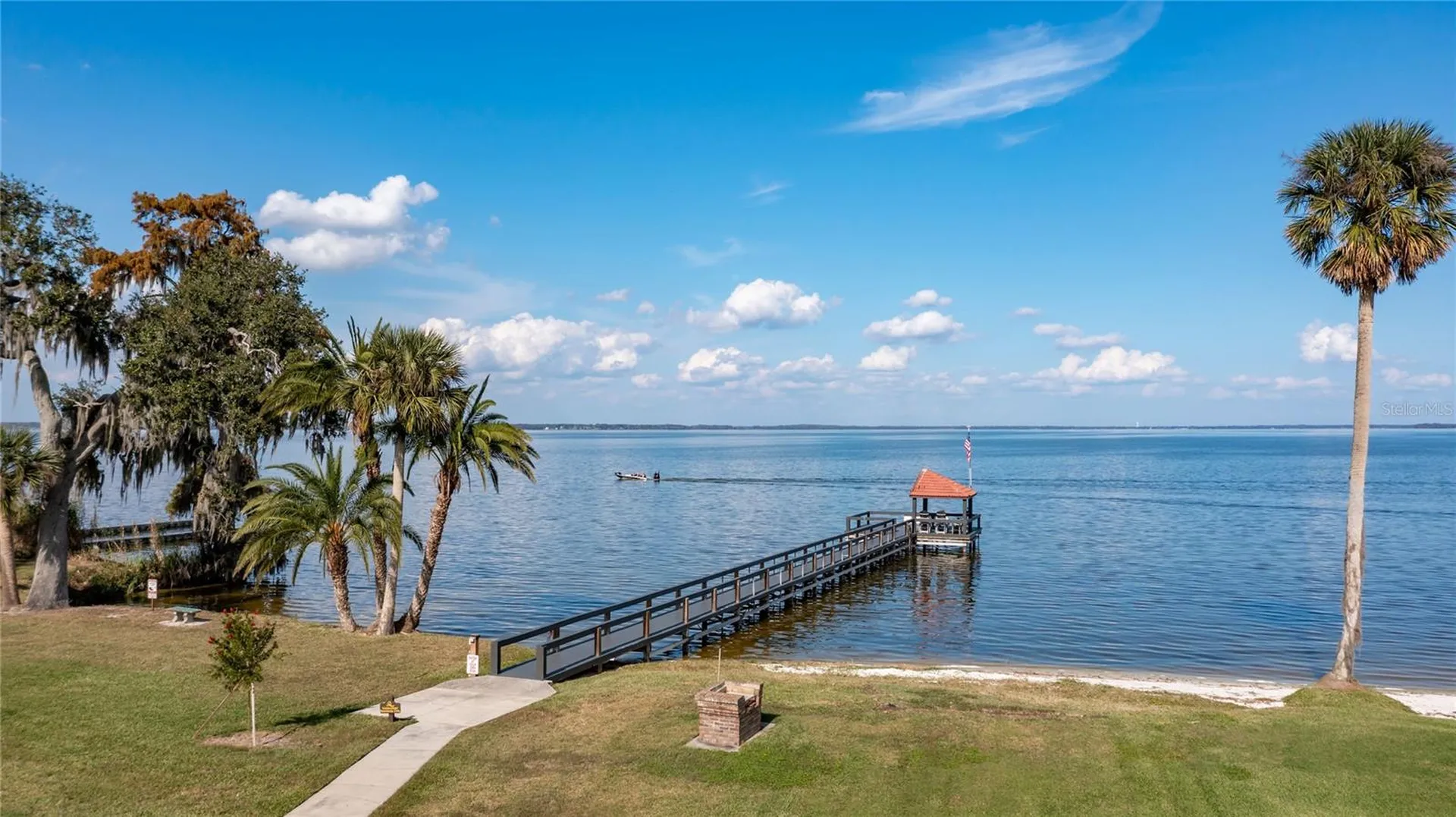 104 Acacia Point Yalaha FL 34797