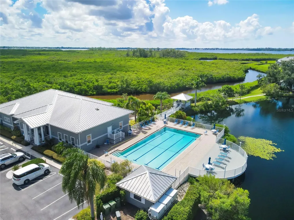 983 Sandpiper Circle Bradenton FL 34209