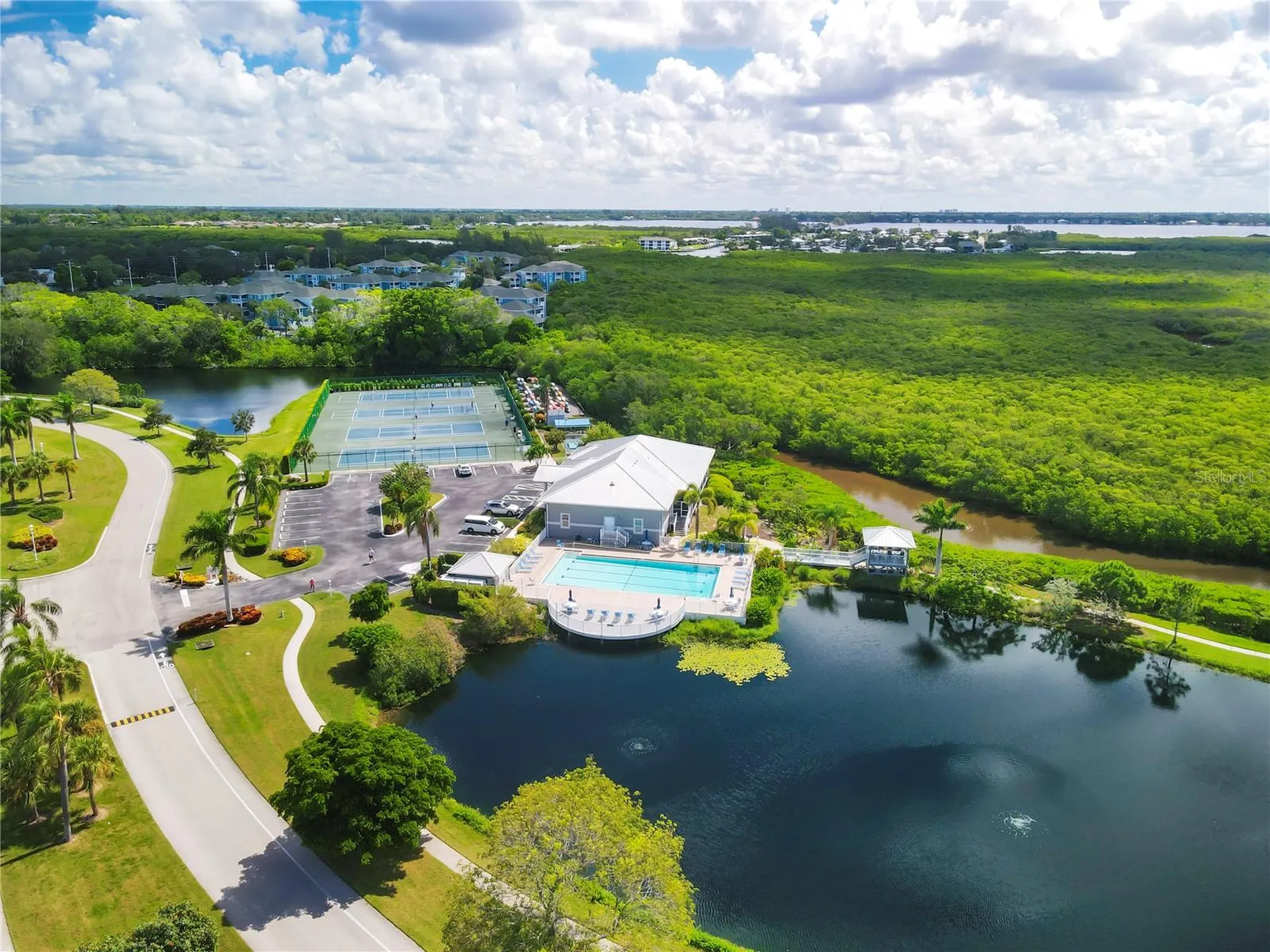 983 Sandpiper Circle Bradenton FL 34209