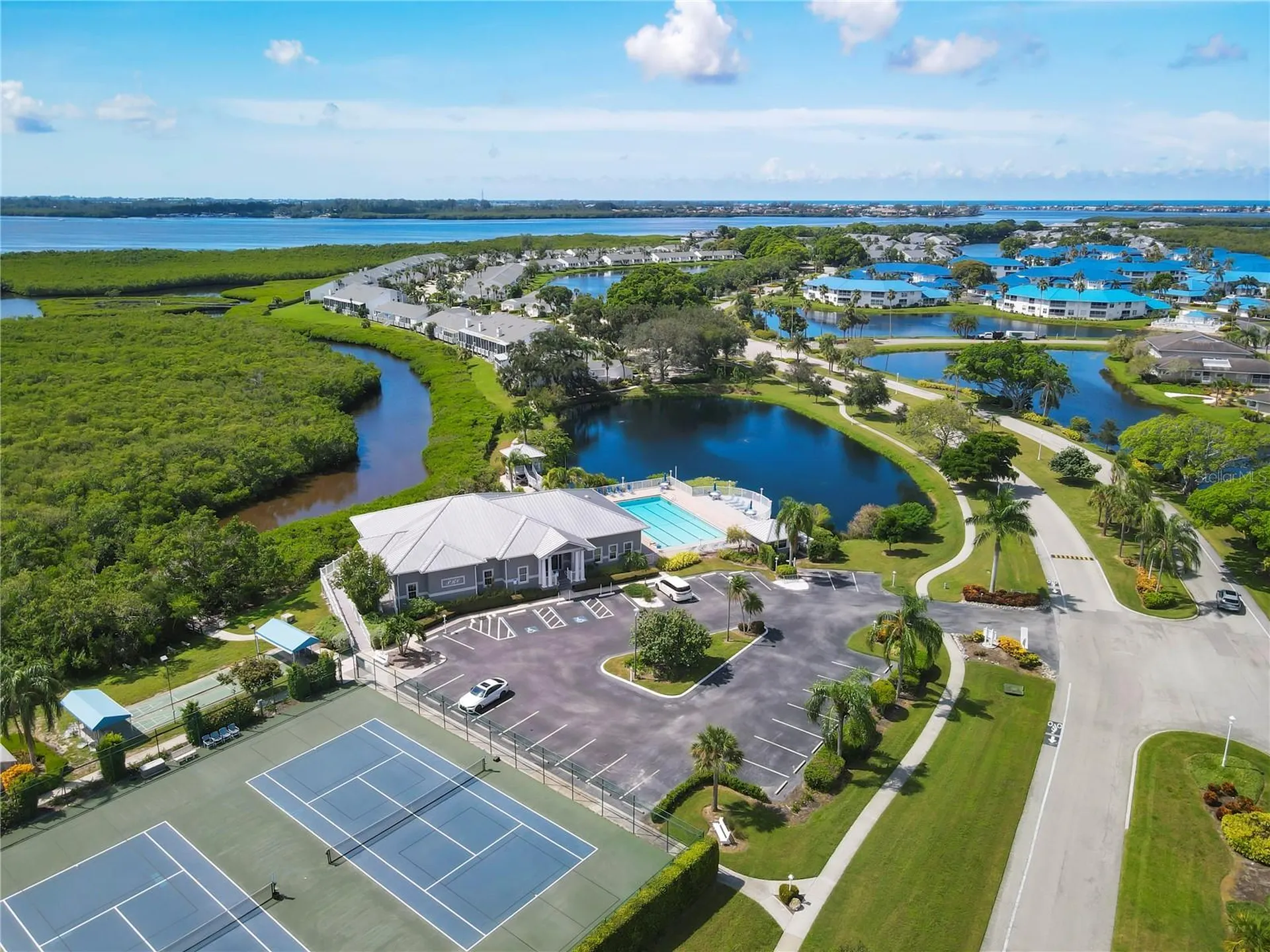 983 Sandpiper Circle Bradenton FL 34209