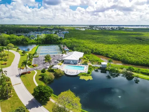 983 Sandpiper Circle Bradenton FL 34209