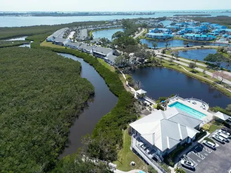 983 Sandpiper Circle Bradenton FL 34209