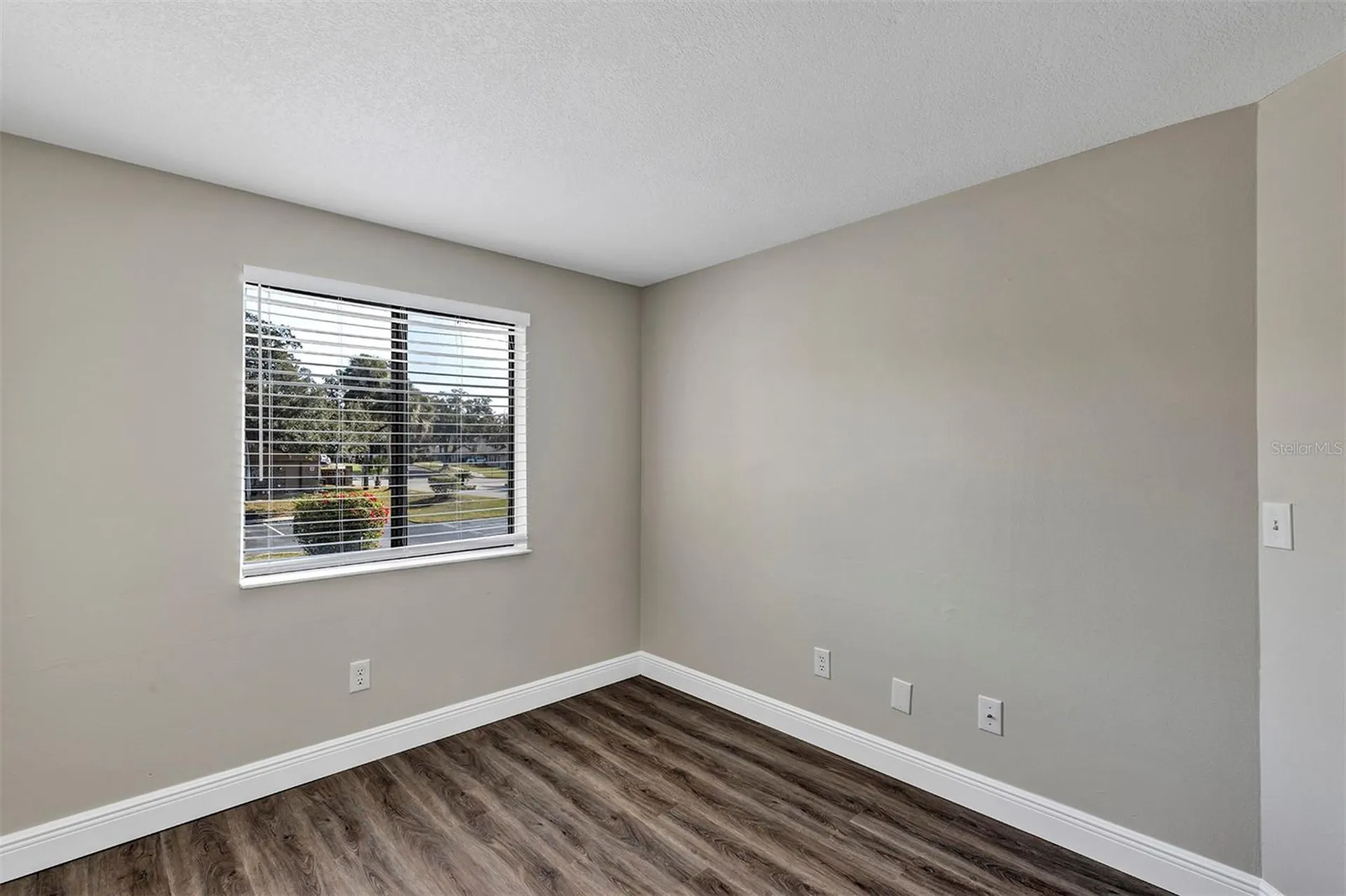 4904 Silver Oaks Village Orlando FL 32808