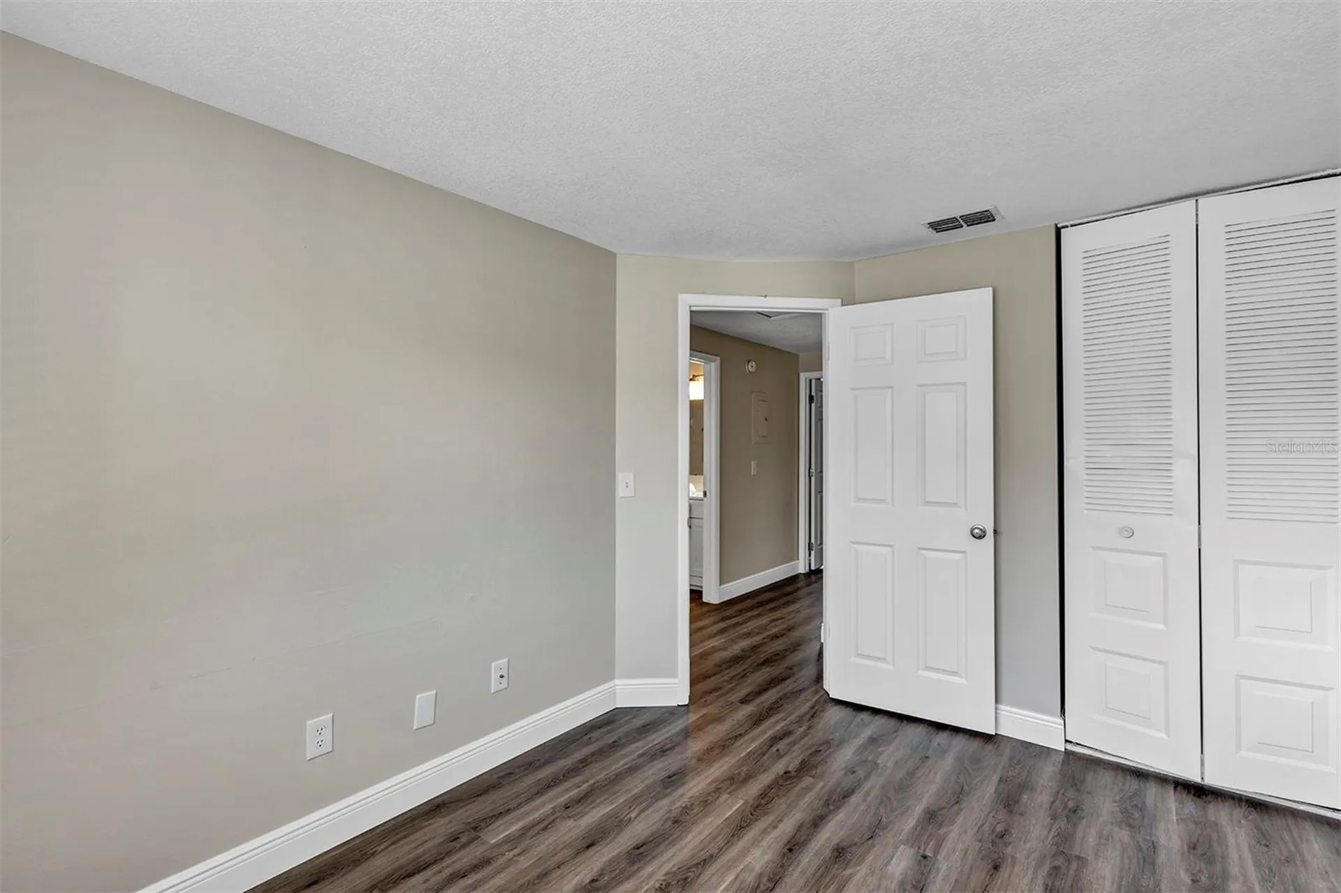 4904 Silver Oaks Village Orlando FL 32808