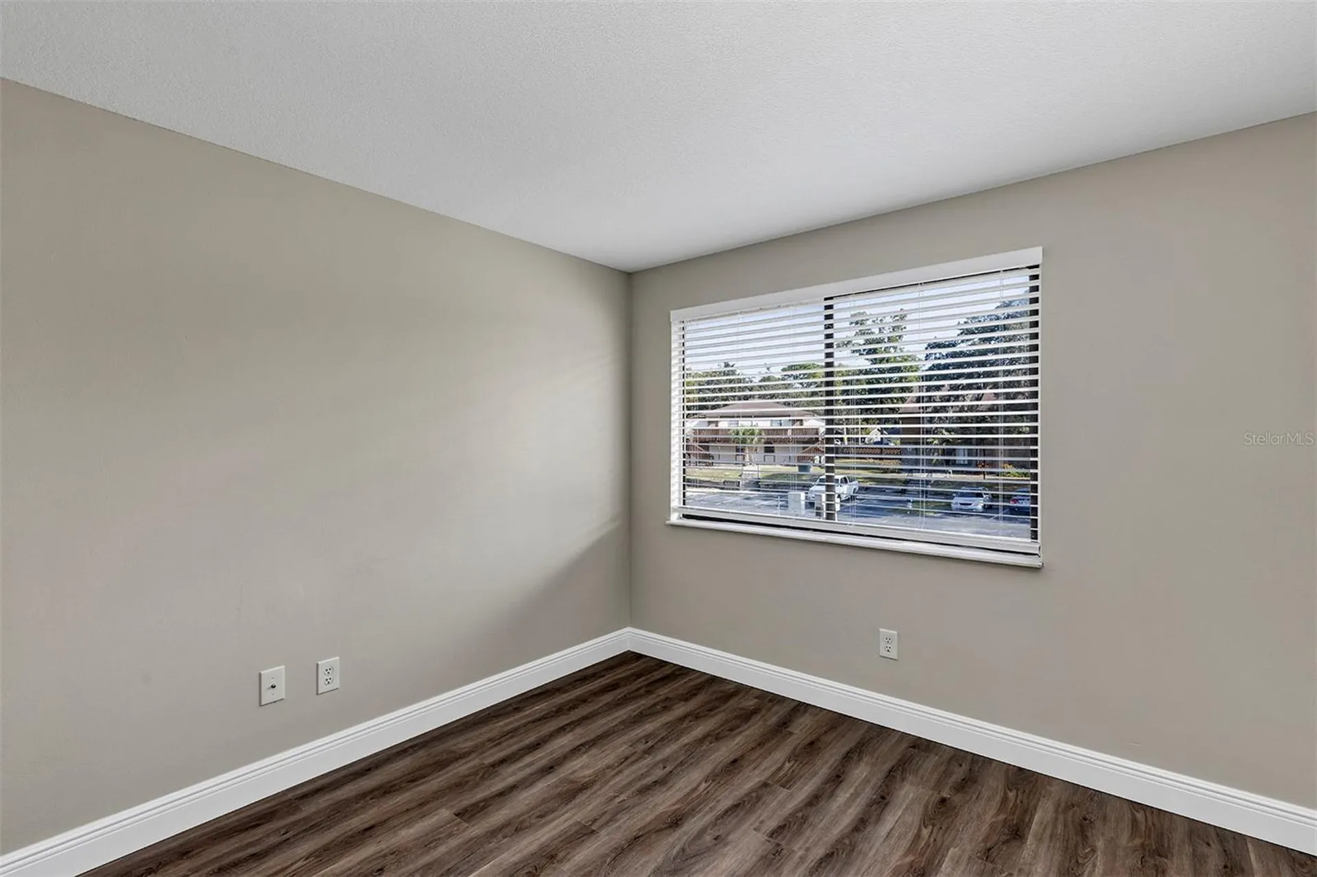 4904 Silver Oaks Village Orlando FL 32808