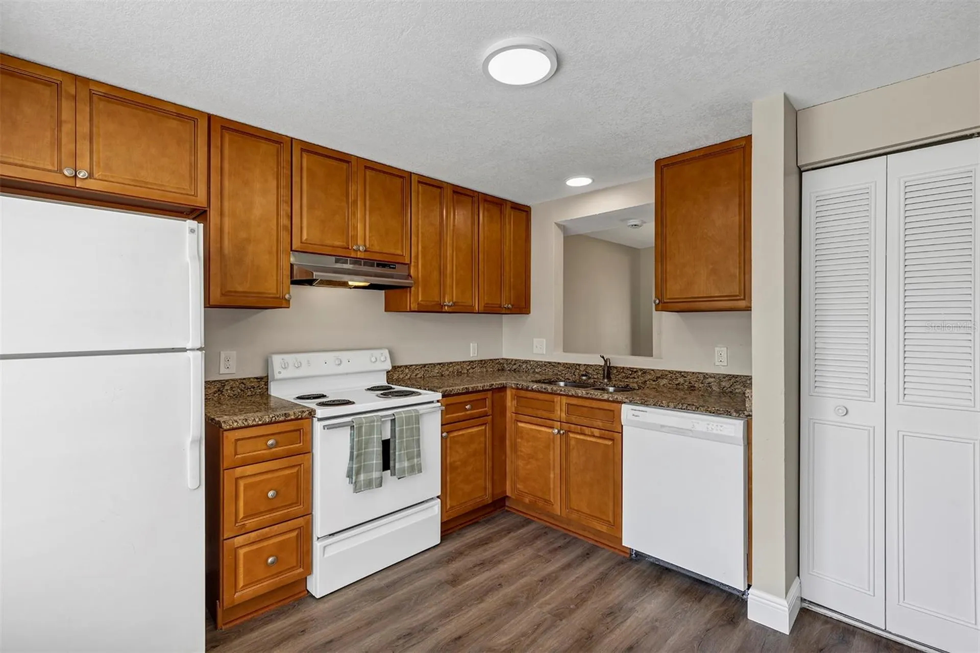 4904 Silver Oaks Village Orlando FL 32808