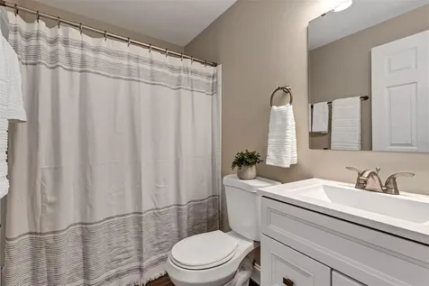 4904 Silver Oaks Village Orlando FL 32808