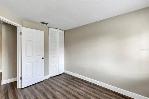 4904 Silver Oaks Village Orlando FL 32808