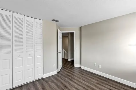 4904 Silver Oaks Village Orlando FL 32808