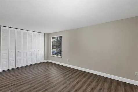 4904 Silver Oaks Village Orlando FL 32808