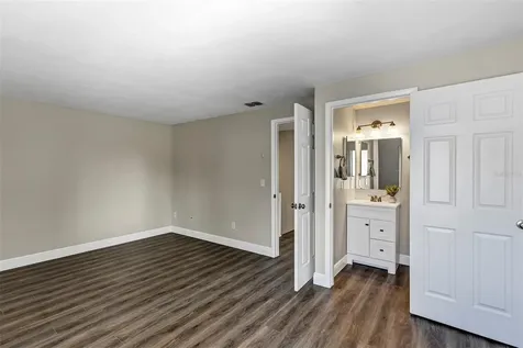 4904 Silver Oaks Village Orlando FL 32808