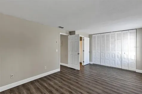 4904 Silver Oaks Village Orlando FL 32808