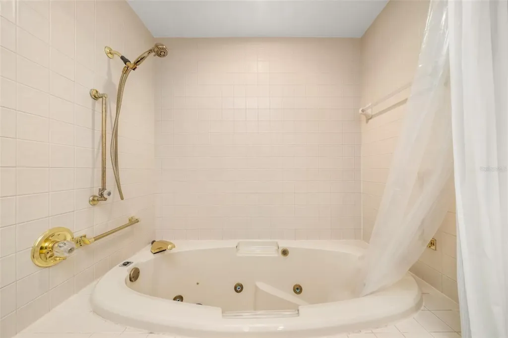 2551 Lakeview Drive Sebring FL 33870