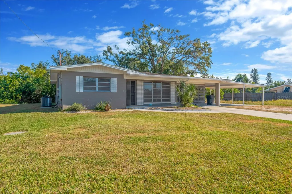 123 18th Street NW Ruskin FL 33570