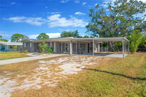 123 18th Street NW Ruskin FL 33570