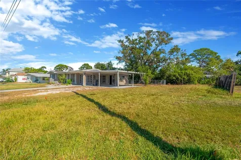 123 18th Street NW Ruskin FL 33570
