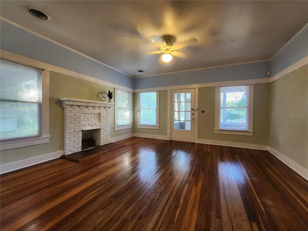 2121 7th Avenue W Bradenton FL 34205