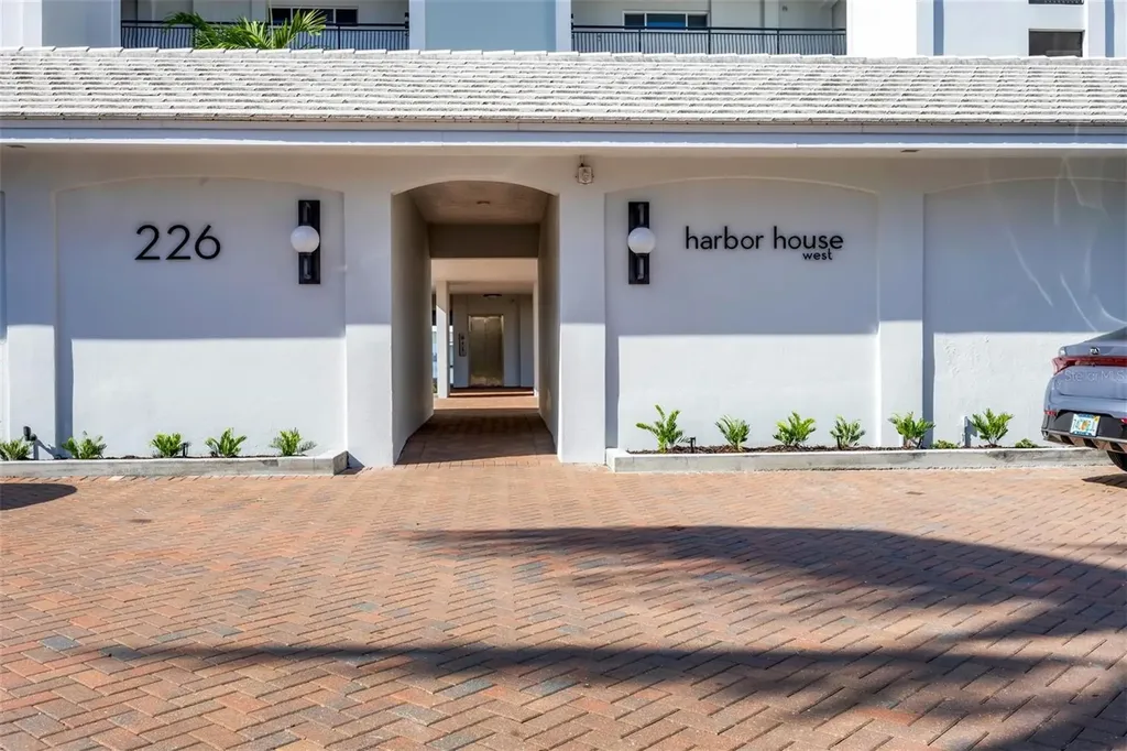226 Golden Gate Point Sarasota FL 34236