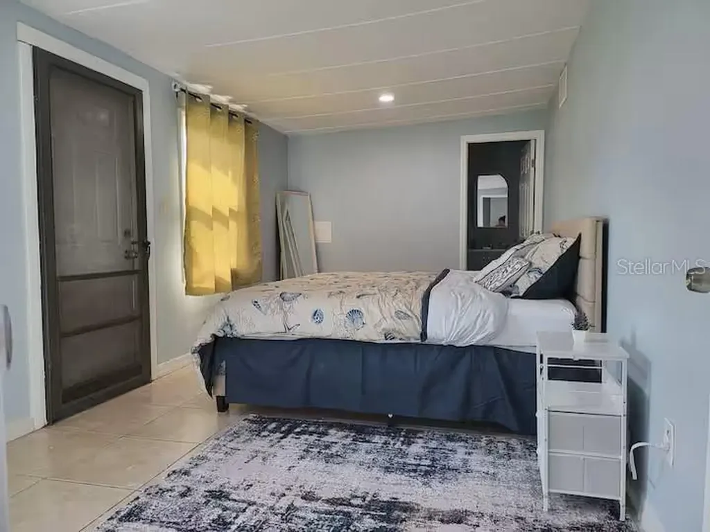 3552 38th Avenue N St Petersburg FL 33713