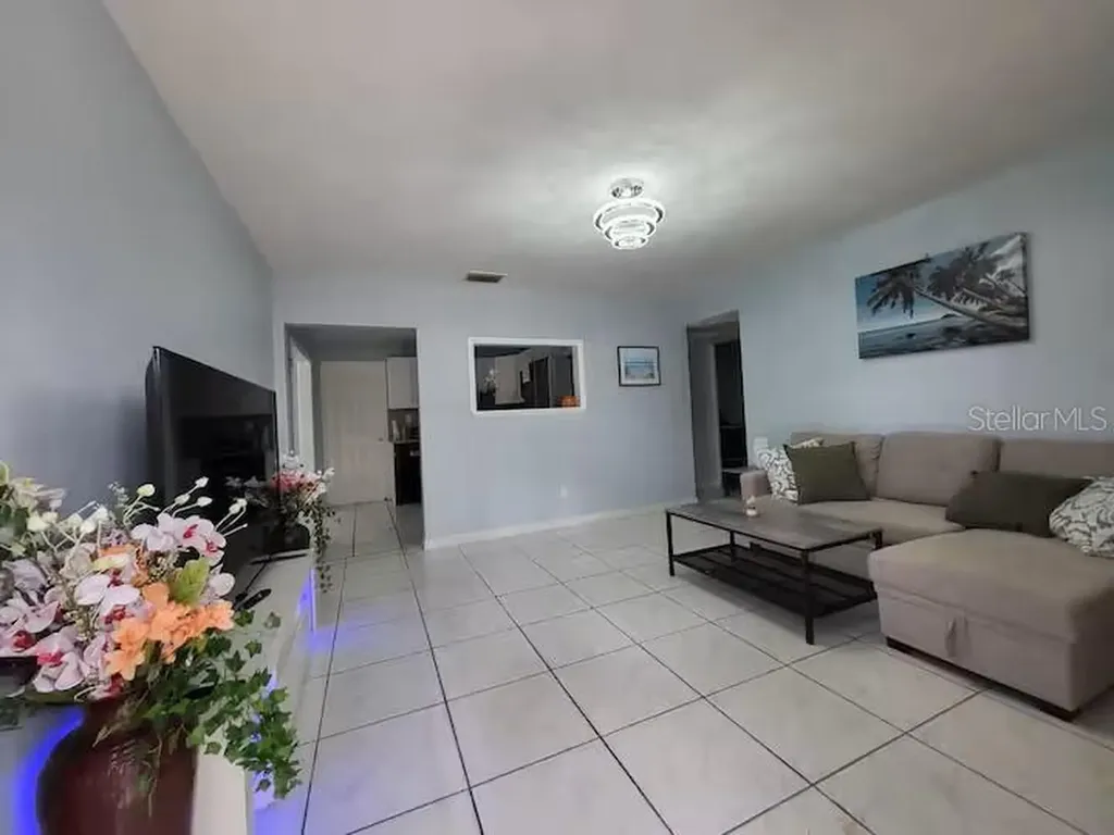 3552 38th Avenue N St Petersburg FL 33713