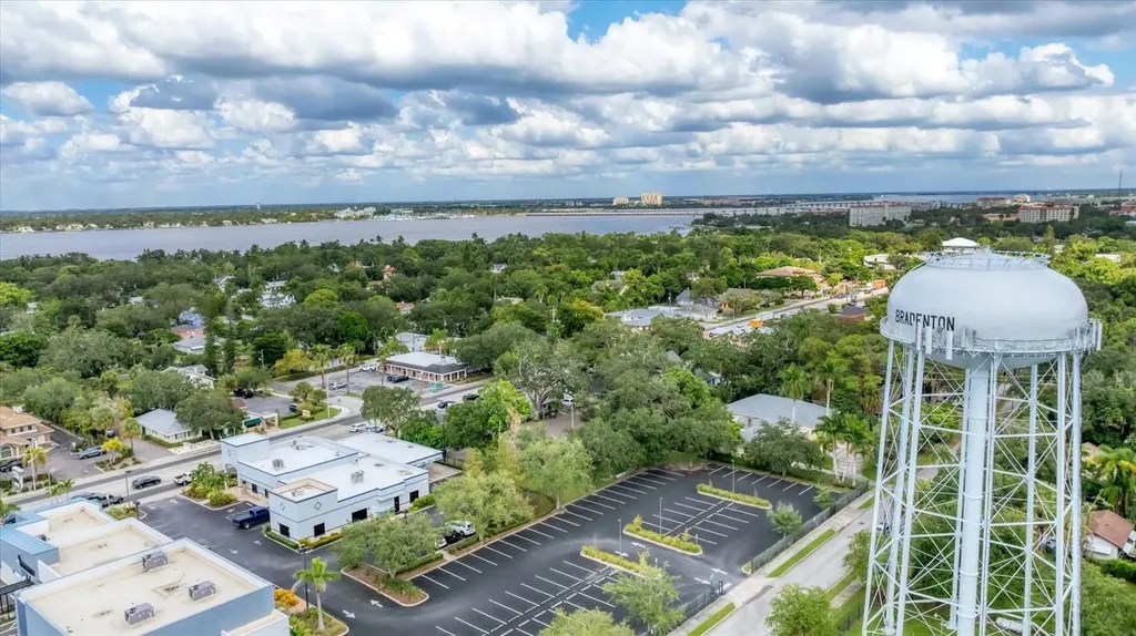 401 28th Street W Bradenton FL 34205