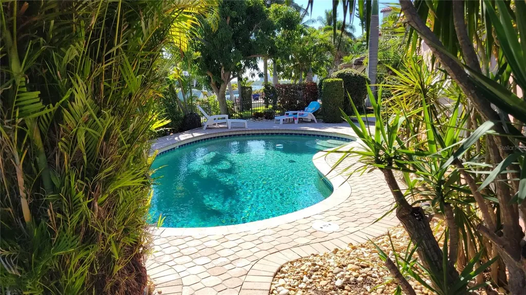 638 S Owl Drive Sarasota FL 34236