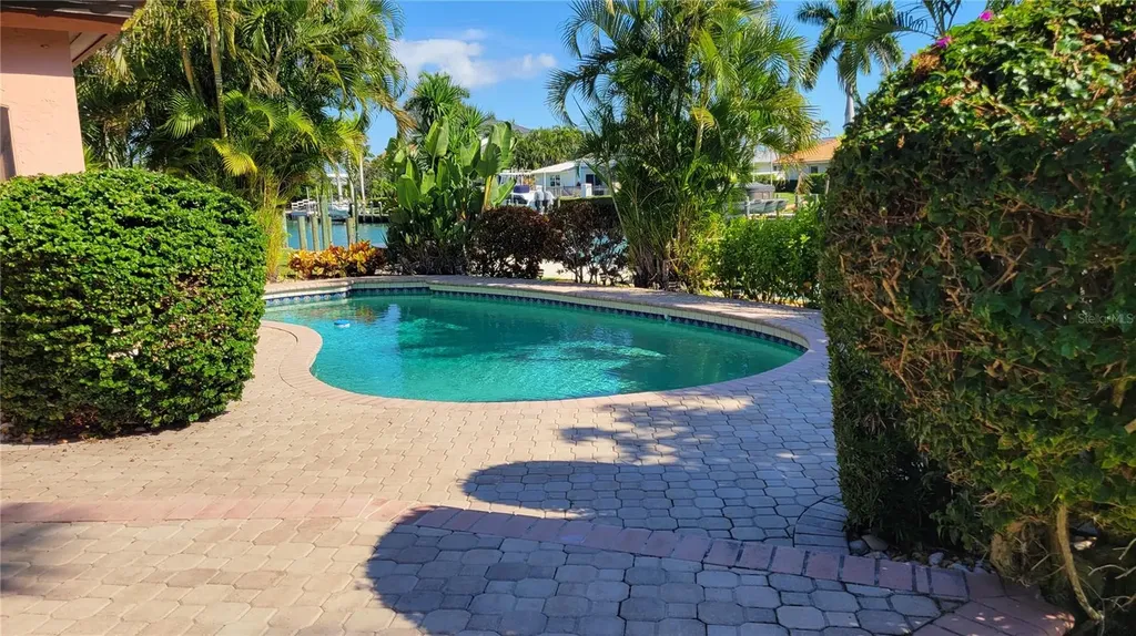 638 S Owl Drive Sarasota FL 34236