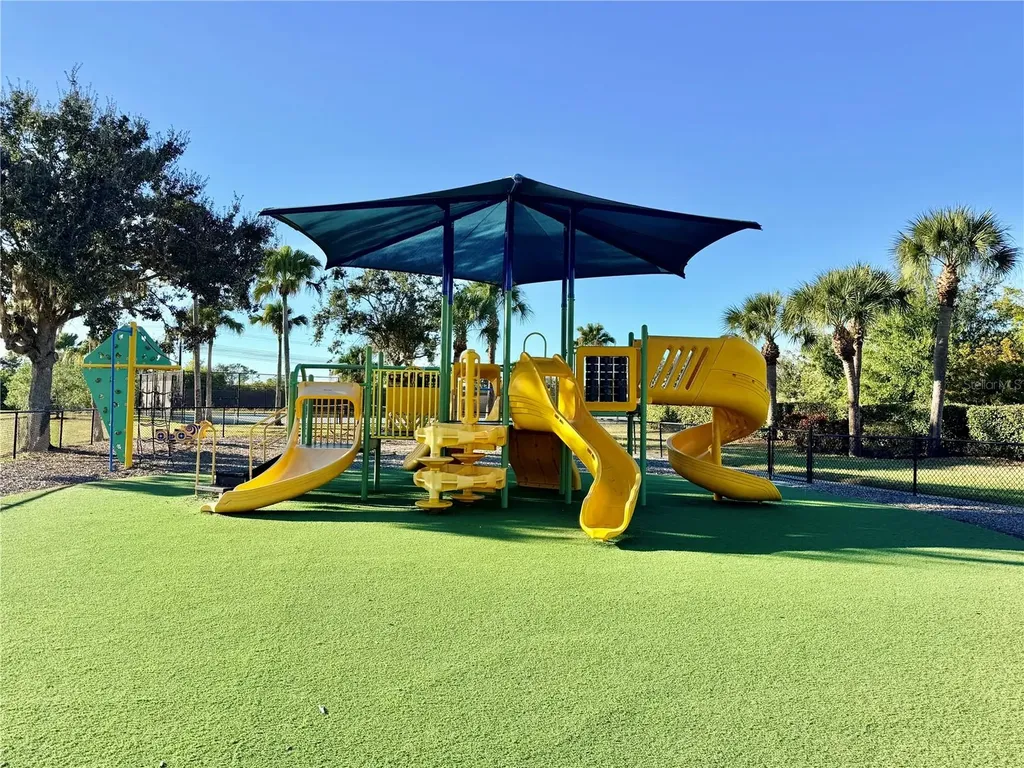 819 Fairwaycove Lane Bradenton FL 34212