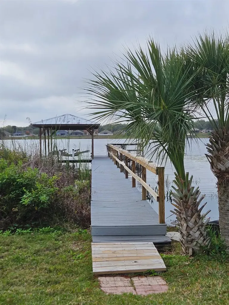 1601 Lake Villa Drive Tavares FL 32778