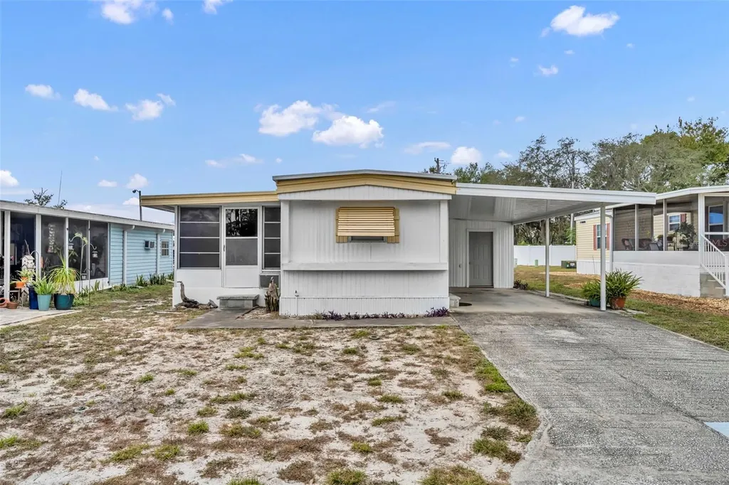 11 Hawaiian Way Leesburg FL 34788